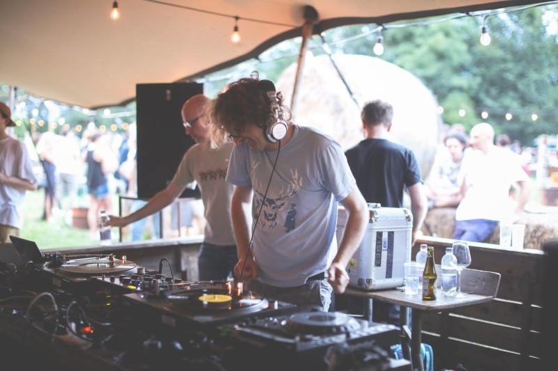 dax dj @ aperitivo al verde villa caprera photo beatrice pilotto